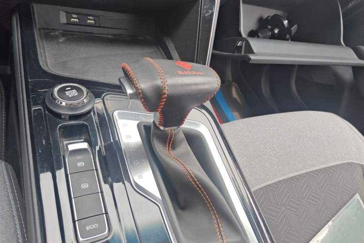 Used Baojun RC-6 2019 1.5T CVT Elite Version with 24-Hour Online Service Gear Lever