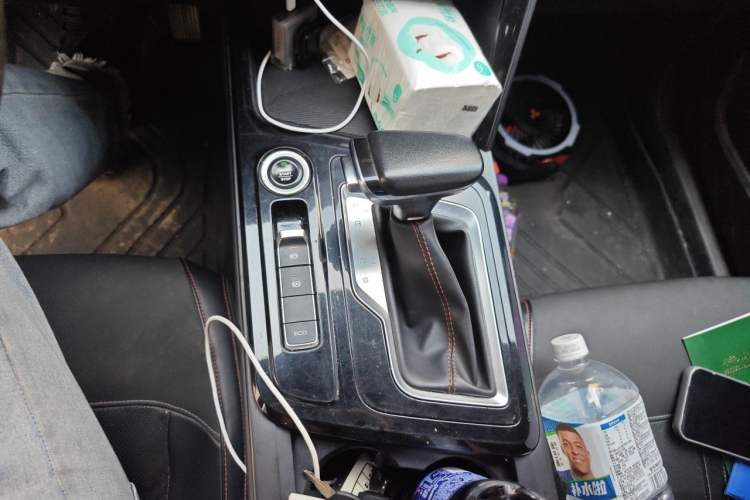 Used Baojun RC-6 2019 1.5T CVT 24-Hour Online Flagship Edition Gear Lever