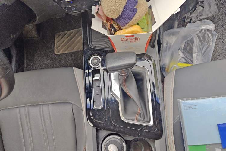 Used Baojun RC-6 2019 1.5T CVT 24-Hour Online Prestige Edition Gear Lever