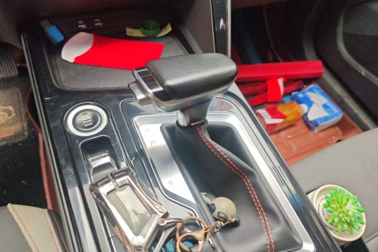Used Baojun RC-6 2019 1.5T CVT 24-Hour Online Luxury Edition Gear Lever