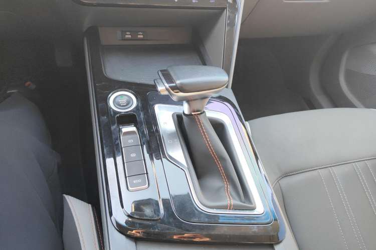 Used Baojun RC-6 2019 1.5T CVT 24-Hour Online Prestige Edition Gear Lever