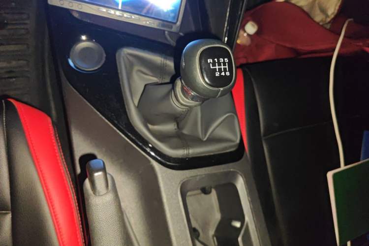 Used Baojun RC-6 2019 1.5T Manual Elite Version with 24-Hour Online Service Gear Lever
