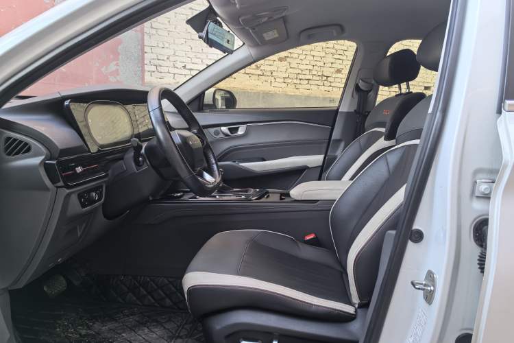Used Baojun RC-6 2019 1.5T CVT 24-Hour Online Luxury Edition Interior 1
