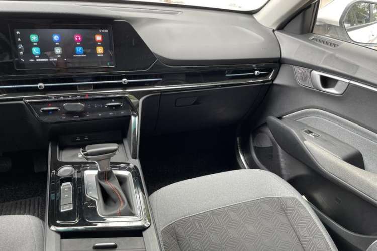 Used Baojun RC-6 2019 1.5T CVT Elite Version with 24-Hour Online Service Interior 10