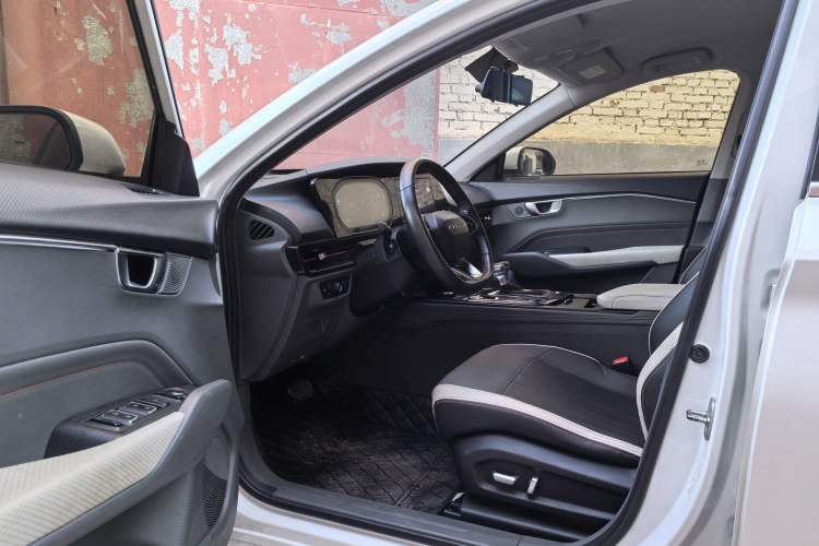 Used Baojun RC-6 2019 1.5T CVT 24-Hour Online Luxury Edition Interior 2