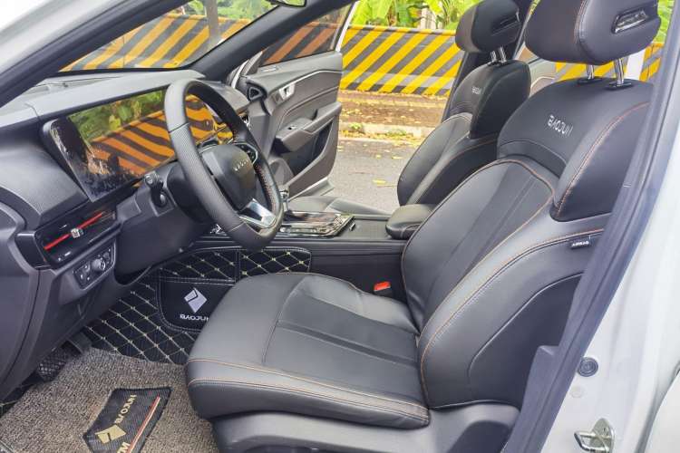 Used Baojun RC-6 2019 1.5T CVT 24-Hour Online Flagship Edition Interior 2