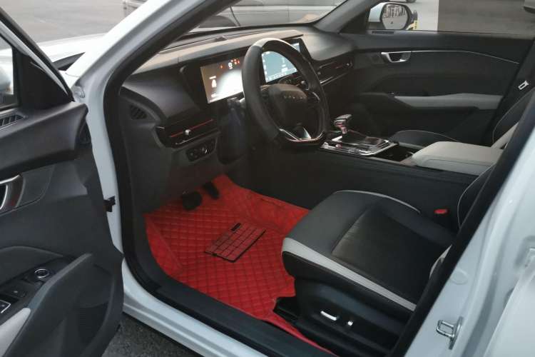 Used Baojun RC-6 2019 1.5T CVT 24-Hour Online Prestige Edition Interior 2