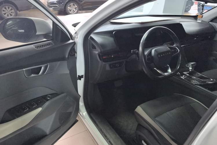 Used Baojun RC-6 2019 1.5T CVT 24-Hour Online Prestige Edition Interior 2