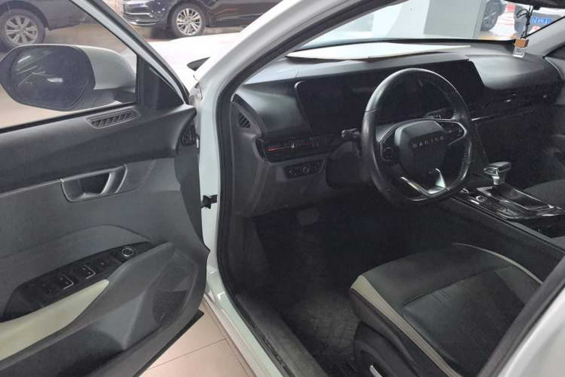 Used Baojun RC-6 2019 1.5T CVT 24-Hour Online Prestige Edition Interior 2