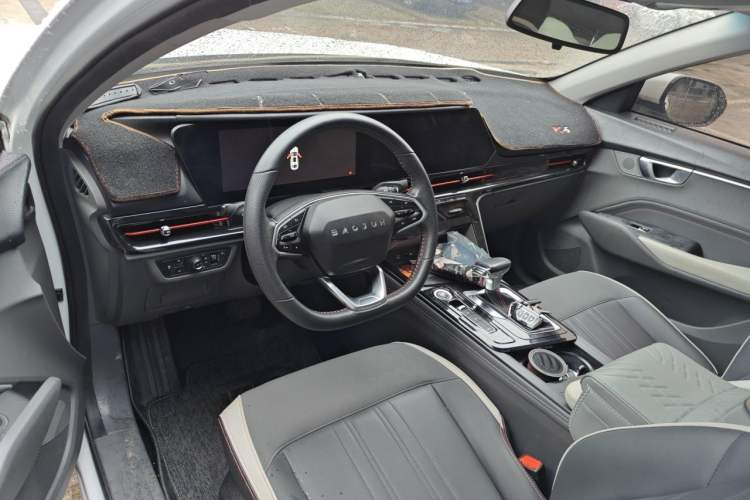 Used Baojun RC-6 2019 1.5T CVT 24-Hour Online Prestige Edition Interior 2