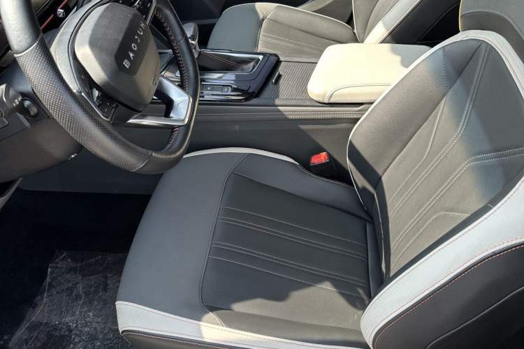 Used Baojun RC-6 2019 1.5T CVT 24-Hour Online Prestige Edition Interior 2