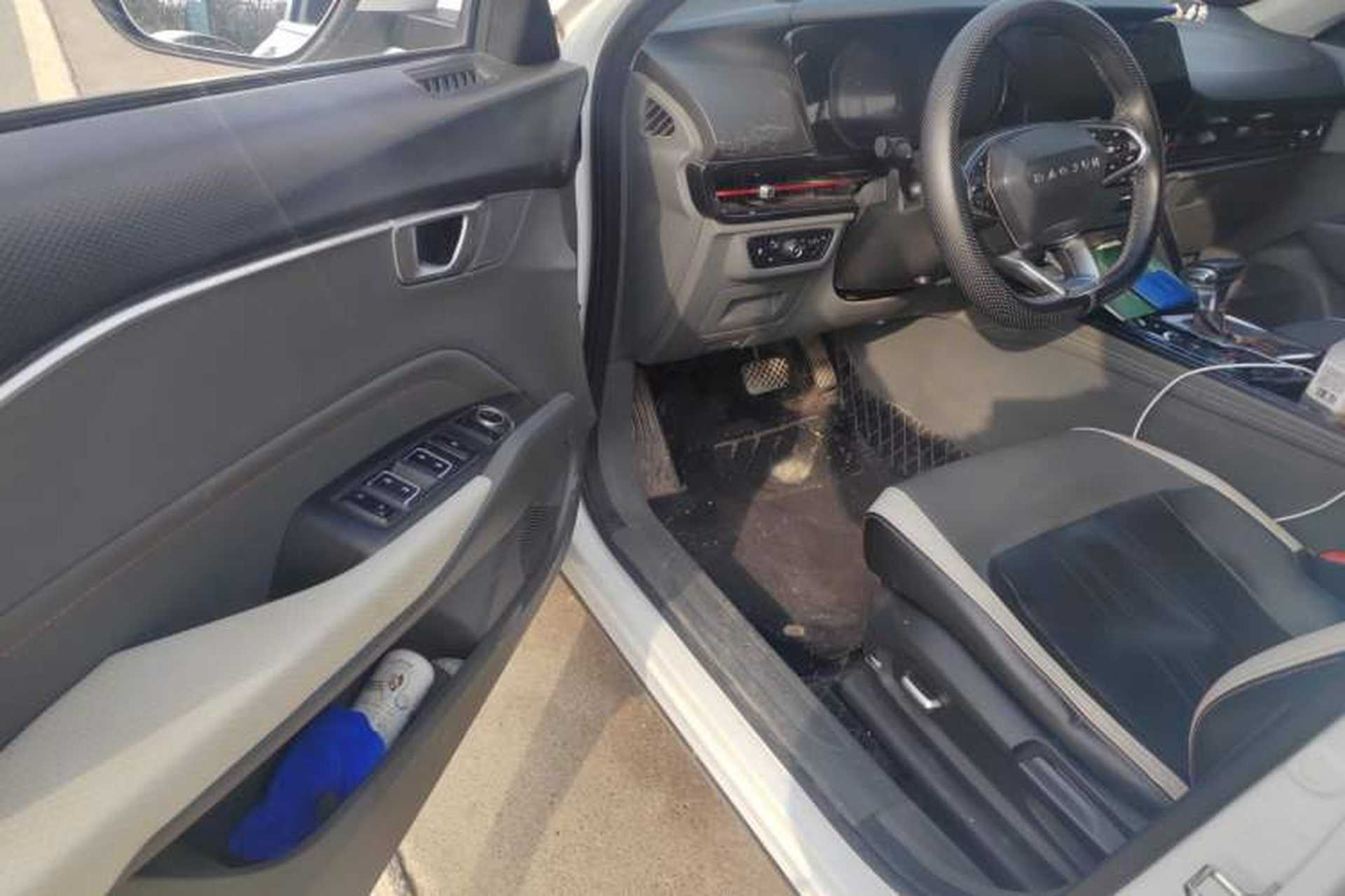 Used Baojun RC-6 2019 1.5T CVT 24-Hour Online Luxury Edition Interior 3