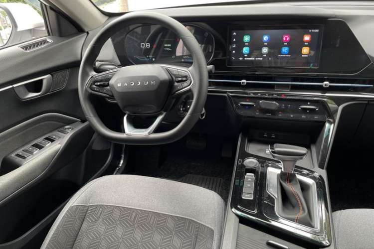Used Baojun RC-6 2019 1.5T CVT Elite Version with 24-Hour Online Service Interior 3