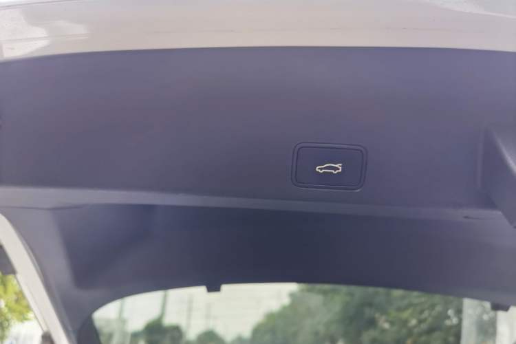 Used Baojun RC-6 2019 1.5T CVT 24-Hour Online Flagship Edition Interior 4