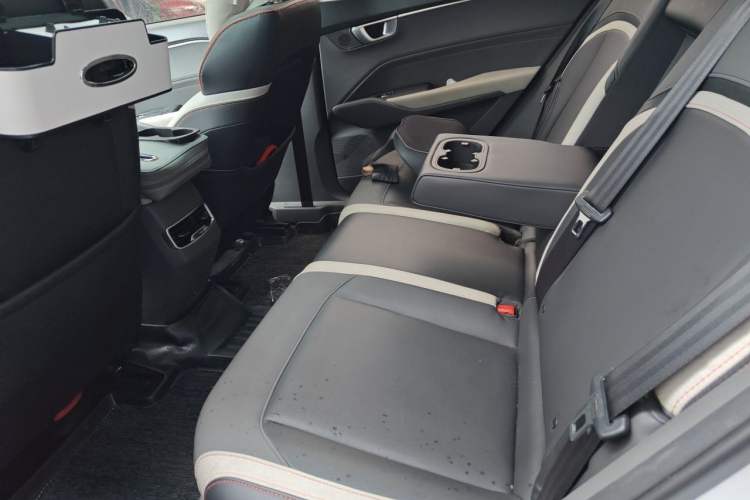 Used Baojun RC-6 2019 1.5T CVT 24-Hour Online Prestige Edition Interior 4
