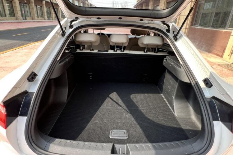 Used Baojun RC-6 2019 1.5T CVT Elite Version with 24-Hour Online Service Interior 4