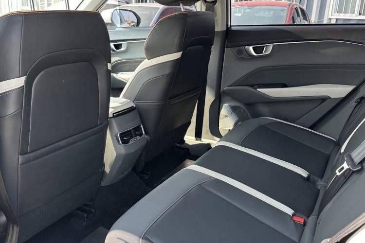 Used Baojun RC-6 2019 1.5T CVT 24-Hour Online Prestige Edition Interior 4