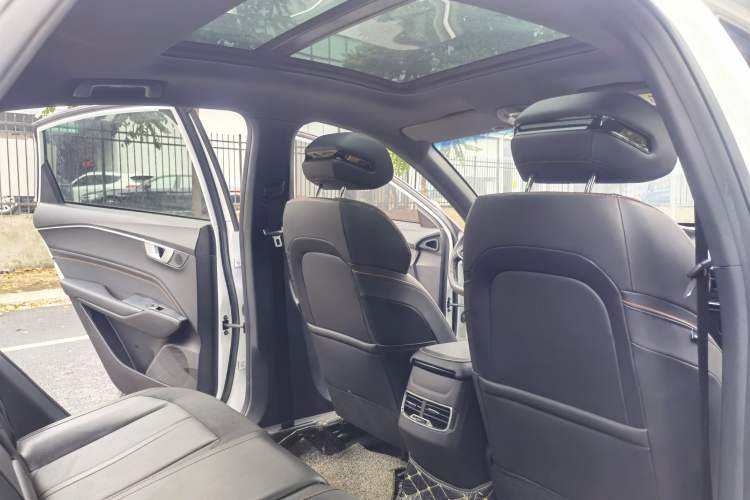 Used Baojun RC-6 2019 1.5T CVT 24-Hour Online Flagship Edition Interior 7