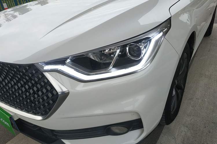 Used Baojun RC-6 2019 1.5T CVT 24-Hour Online Luxury Edition Left Front Headlight