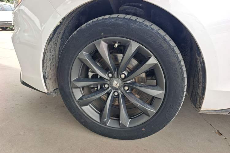Used Baojun RC-6 2019 1.5T CVT 24-Hour Online Luxury Edition Left Front Wheel Hub