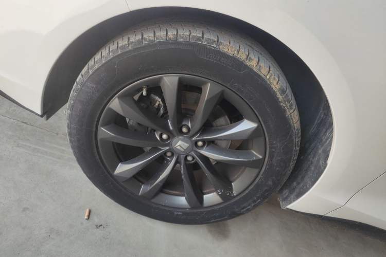Used Baojun RC-6 2019 1.5T CVT Elite Version with 24-Hour Online Service Left Front Wheel Hub