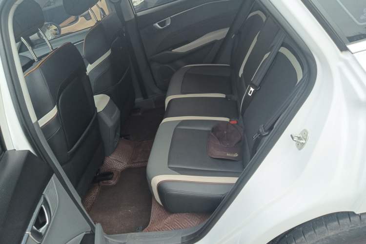 Used Baojun RC-6 2019 1.5T Manual 24-Hour Online Luxury Version Left Rear Seat