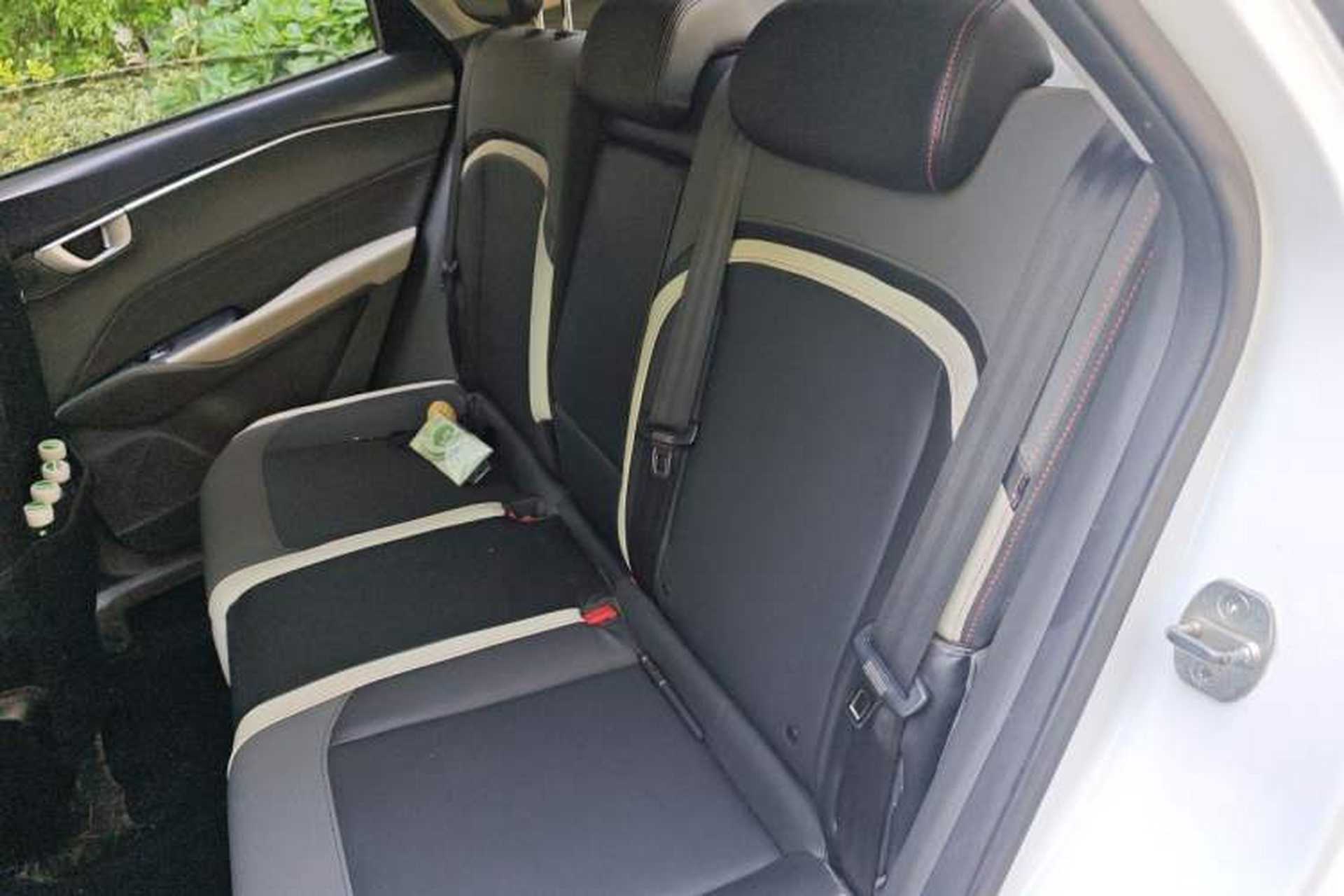 Used Baojun RC-6 2019 1.5T Manual 24-Hour Online Luxury Version Left Rear Seat