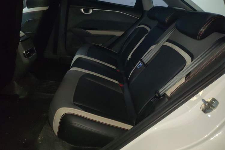 Used Baojun RC-6 2019 1.5T CVT 24-Hour Online Prestige Edition Left Rear Seat