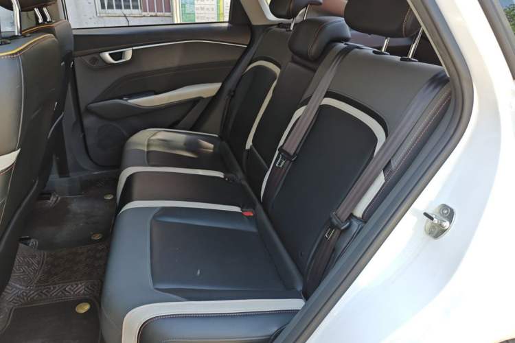 Used Baojun RC-6 2019 1.5T CVT 24-Hour Online Prestige Edition Left Rear Seat