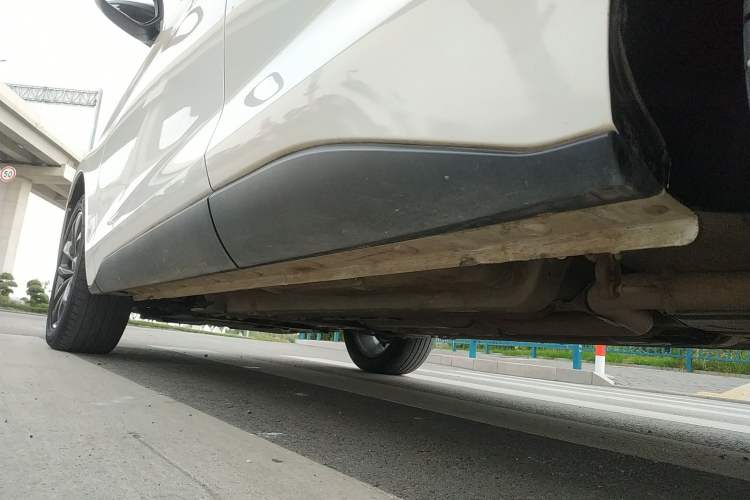 Used Baojun RC-6 2019 1.5T CVT 24-Hour Online Luxury Edition Left Side Sill