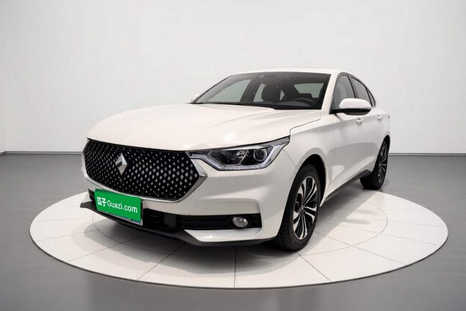 Фото Baojun с площадки