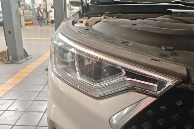Used Baojun RC-6 2019 1.5T CVT 24-Hour Online Luxury Edition Right Front Headlight