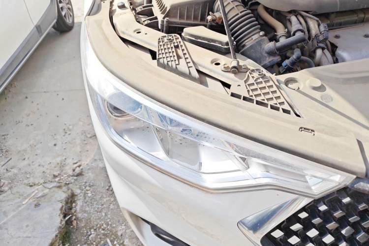 Used Baojun RC-6 2019 1.5T CVT Elite Version with 24-Hour Online Service Right Front Headlight