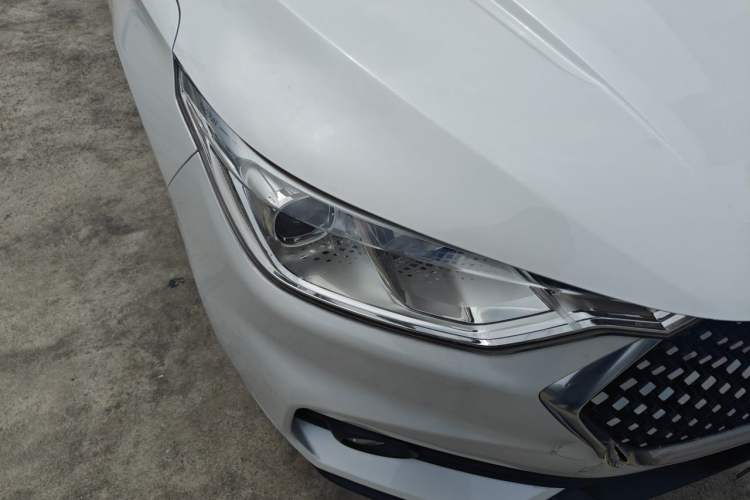 Used Baojun RC-6 2019 1.5T CVT Elite Version with 24-Hour Online Service Right Front Headlight