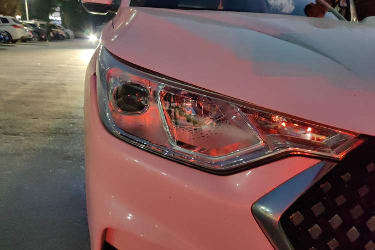 Used Baojun RC-6 2019 1.5T CVT Elite Version with 24-Hour Online Service Right Front Headlight