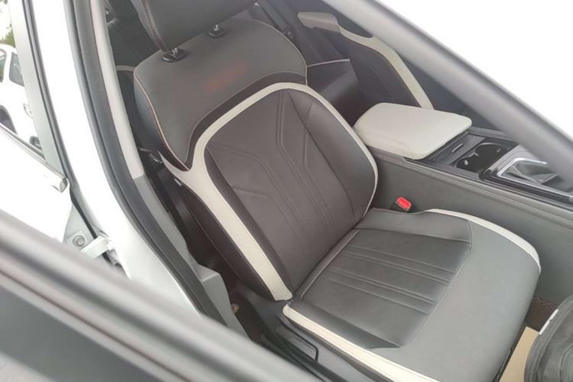 Used Baojun RC-6 2019 1.5T CVT 24-Hour Online Prestige Edition Right Front Seat