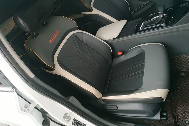 Used Baojun RC-6 2019 1.5T CVT 24-Hour Online Luxury Edition Right Front Seat