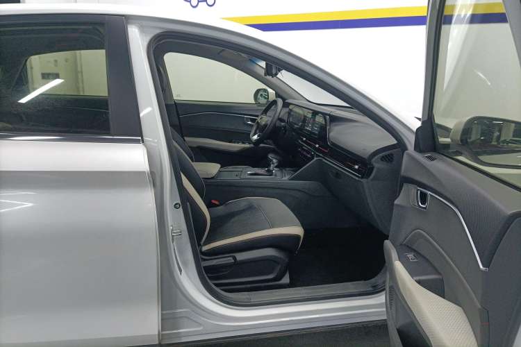 Used Baojun RC-6 2019 1.5T CVT 24-Hour Online Luxury Edition Right Front Seat