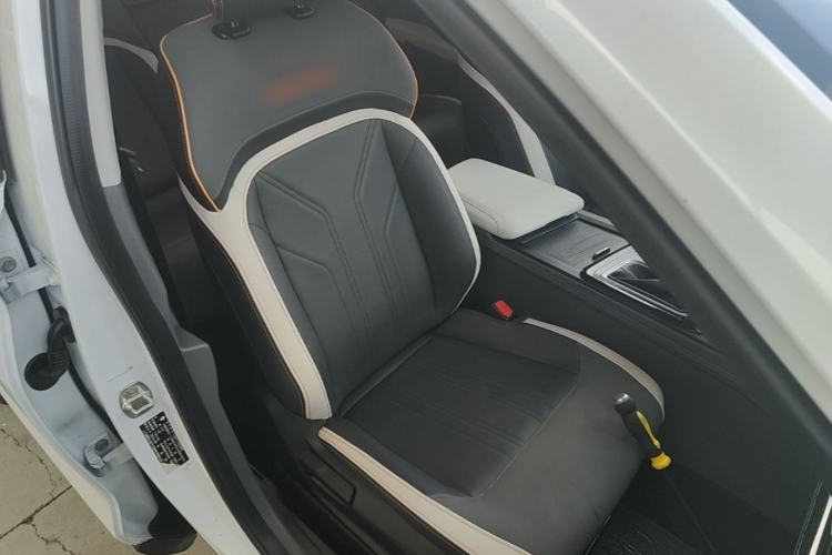 Used Baojun RC-6 2019 1.5T CVT 24-Hour Online Luxury Edition Right Front Seat