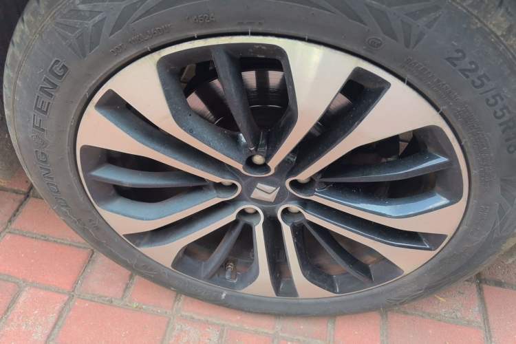 Used Baojun RC-6 2019 1.5T CVT 24-Hour Online Flagship Edition Right Front Wheel Hub