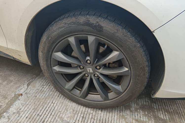 Used Baojun RC-6 2019 1.5T CVT Elite Version with 24-Hour Online Service Right Front Wheel Hub