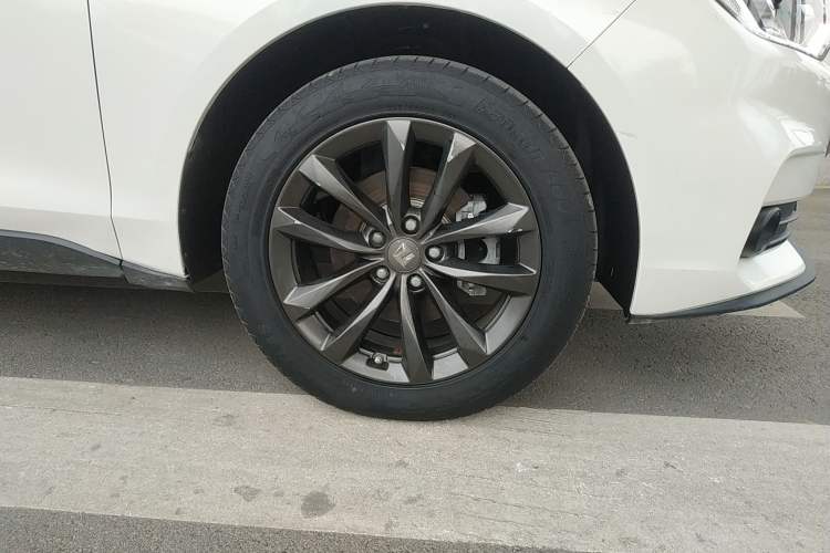 Used Baojun RC-6 2019 1.5T CVT 24-Hour Online Luxury Edition Right Front Wheel Hub