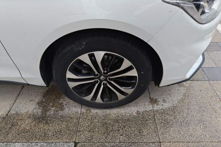 Used Baojun RC-6 2019 1.5T CVT 24-Hour Online Prestige Edition Right Front Wheel Hub