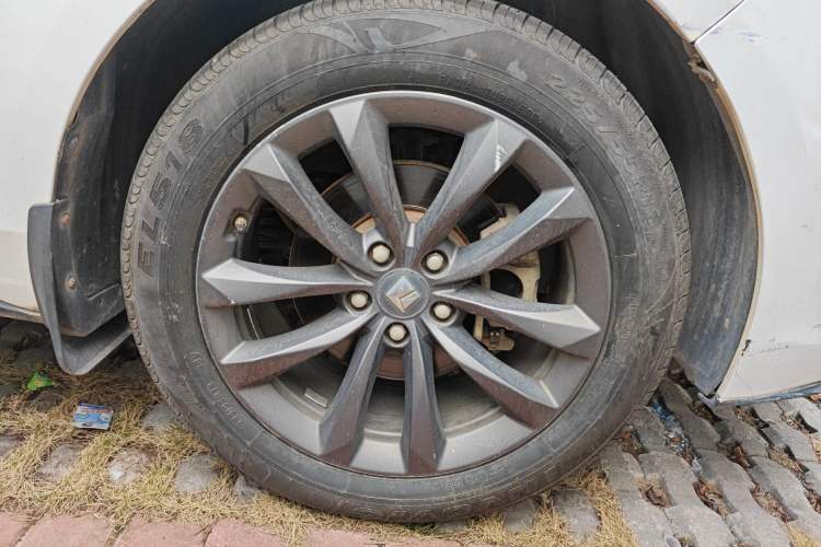 Used Baojun RC-6 2019 1.5T CVT 24-Hour Online Luxury Edition Right Front Wheel Hub