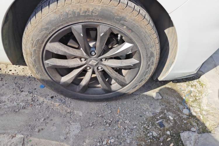 Used Baojun RC-6 2019 1.5T CVT Elite Version with 24-Hour Online Service Right Front Wheel Hub