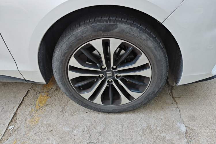 Used Baojun RC-6 2019 1.5T CVT 24-Hour Online Prestige Edition Right Front Wheel Hub