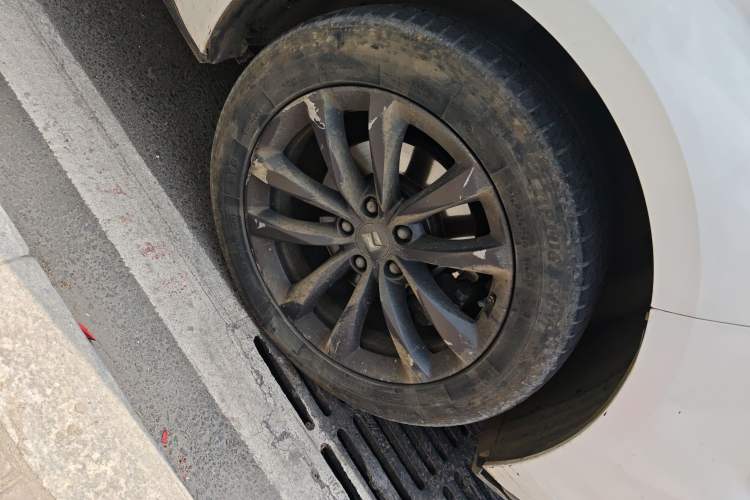 Used Baojun RC-6 2019 1.5T Manual 24-Hour Online Luxury Version Right Front Wheel Hub