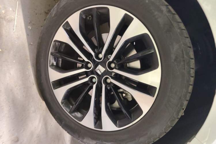 Used Baojun RC-6 2019 1.5T CVT 24-Hour Online Prestige Edition Right Front Wheel Hub