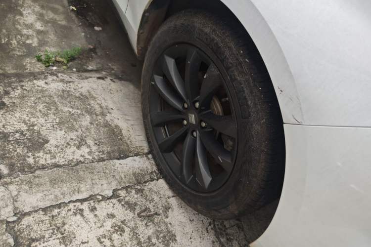 Used Baojun RC-6 2019 1.5T CVT 24-Hour Online Luxury Edition Right Front Wheel Hub