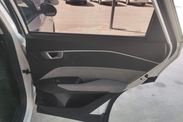 Used Baojun RC-6 2019 1.5T CVT Elite Version with 24-Hour Online Service Right Rear Door Interior
